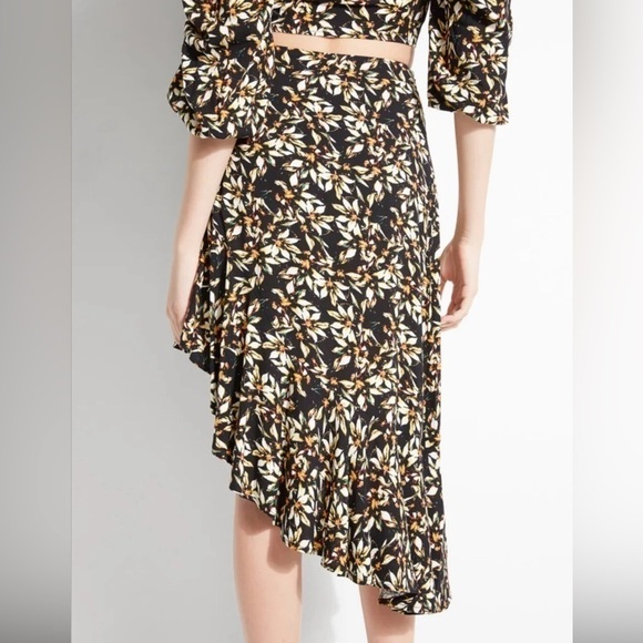 Guess Women's Romily  Asymmetrical Floral Skirt Size XS - Picture 2 of 8